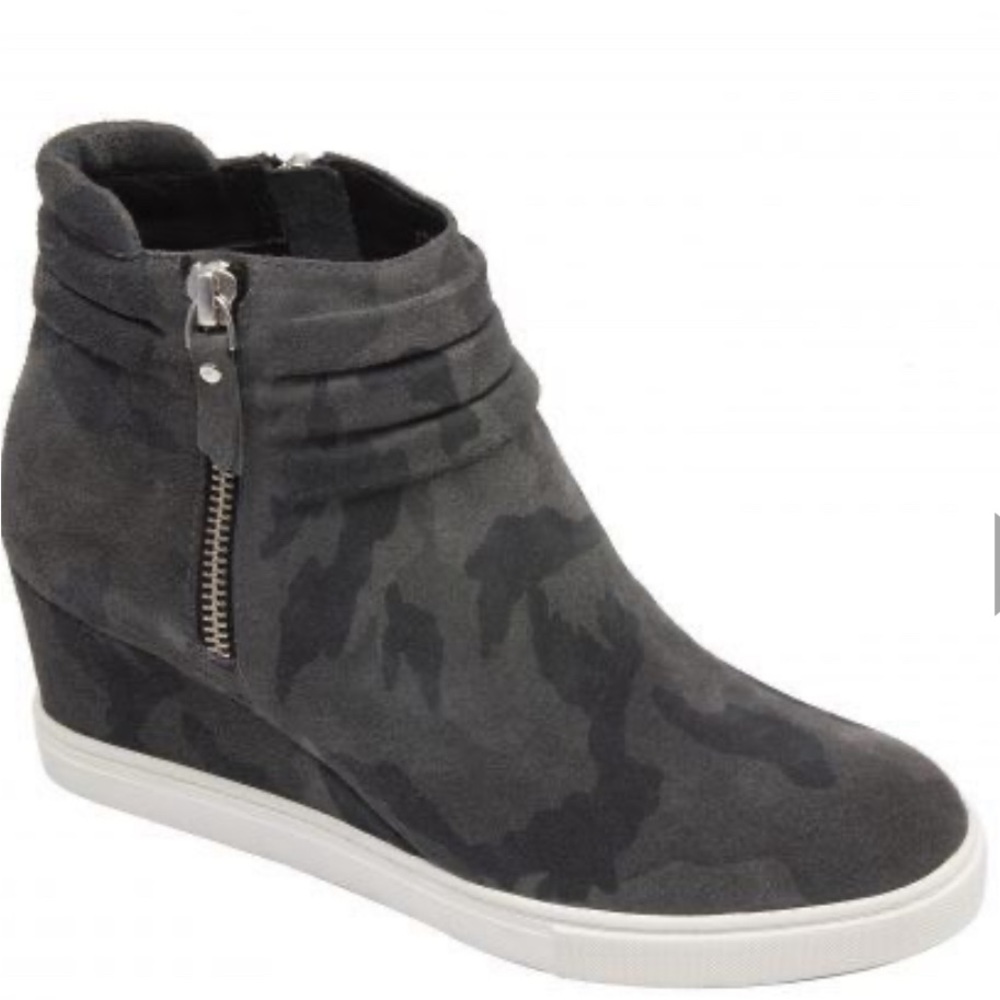 Linea Paolo FRIEDA wedge sneaker. New without tags/box. Size 8.5